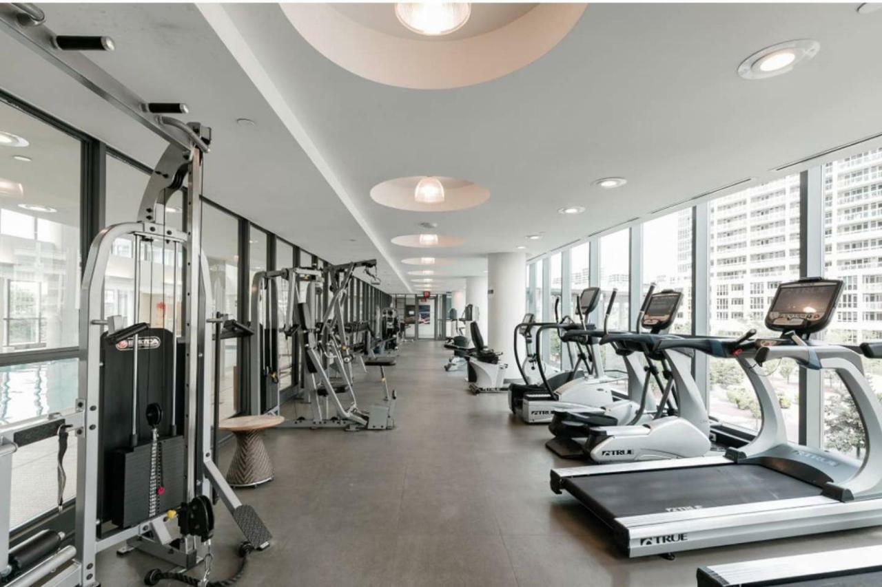 30 Off Lake View Property Heart Of Downtown Торонто Экстерьер фото