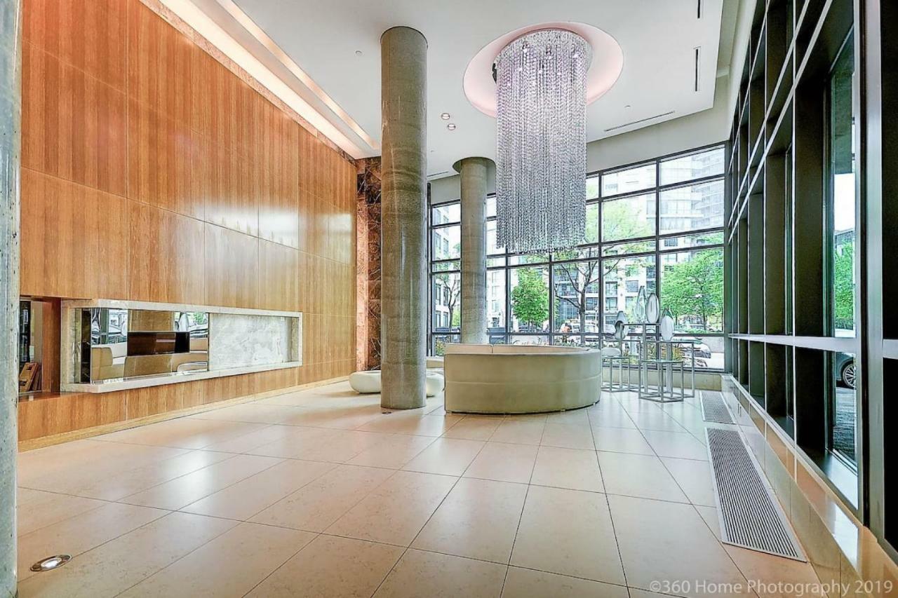 30 Off Lake View Property Heart Of Downtown Торонто Экстерьер фото