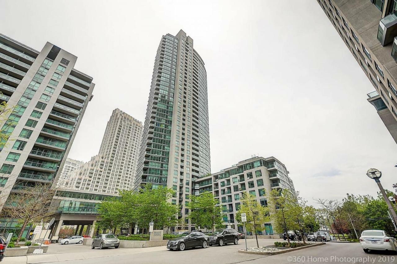 30 Off Lake View Property Heart Of Downtown Торонто Экстерьер фото